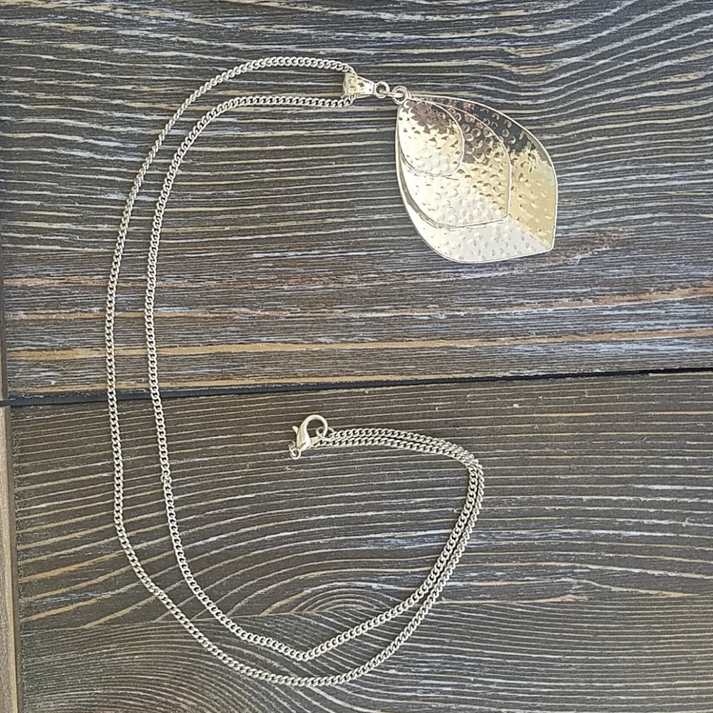 💎 2/$10 or 3/$12 Silver Leaf Pendant Necklace